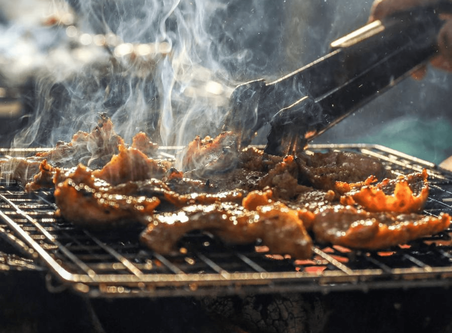 Can you grill in the rain - meat grilling on open grill